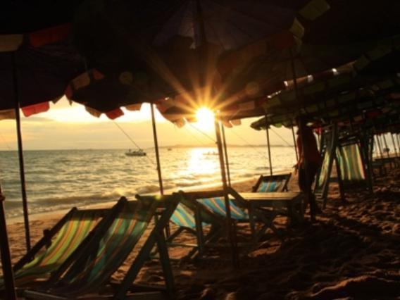 อัญชนาเฮาส์ Hotel หาดจอมเทียน ภายนอก รูปภาพ